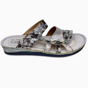 L'Artiste Spring Step Sandals Caiman Floral Silver Leather Wedge Sz 9 EU 40 READ